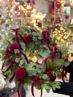 Ghirlanda con fiocchetti e palline in velluto borgogna