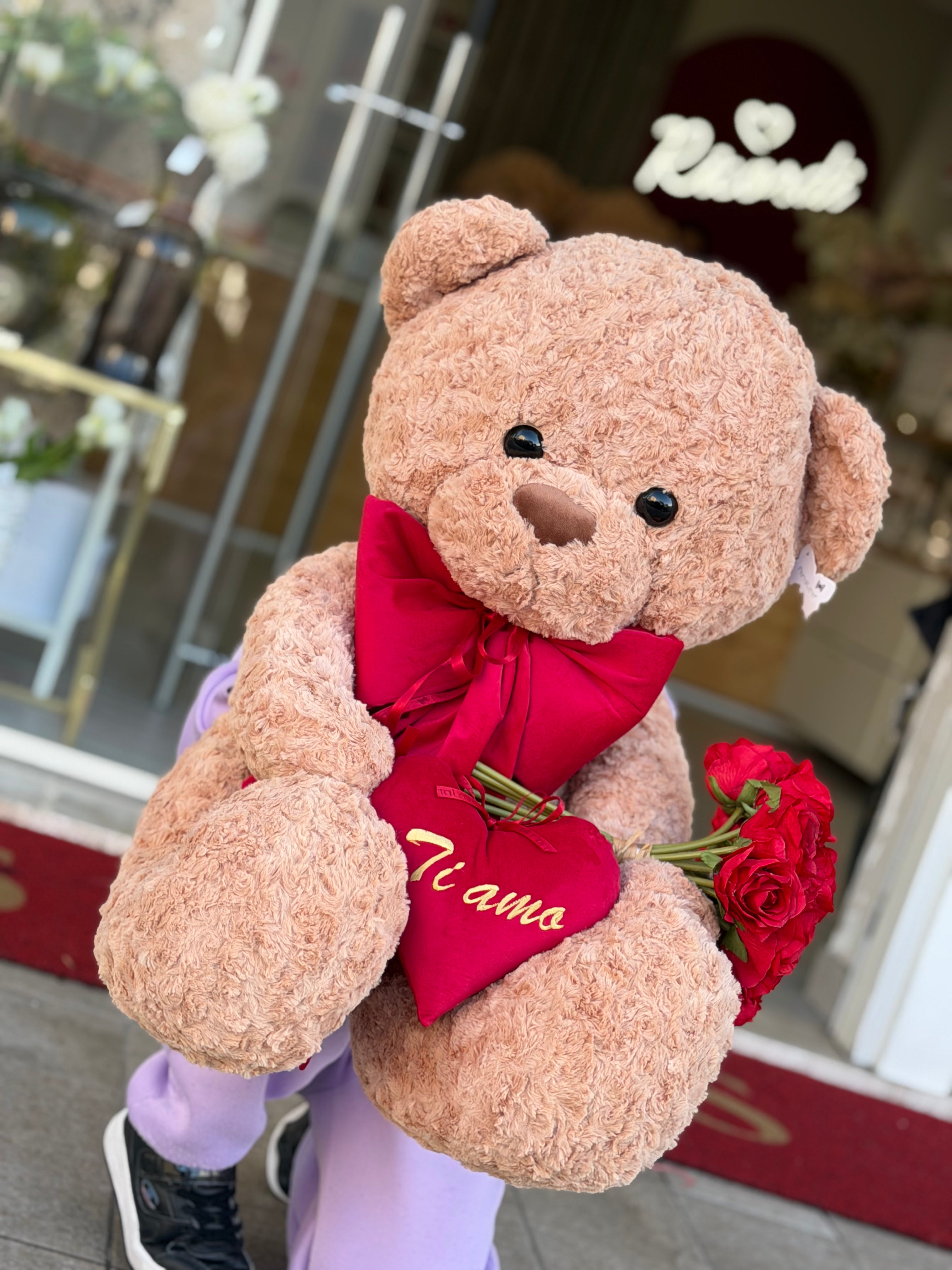 Teddy Amore con ricamo e bouquet fiori profumati