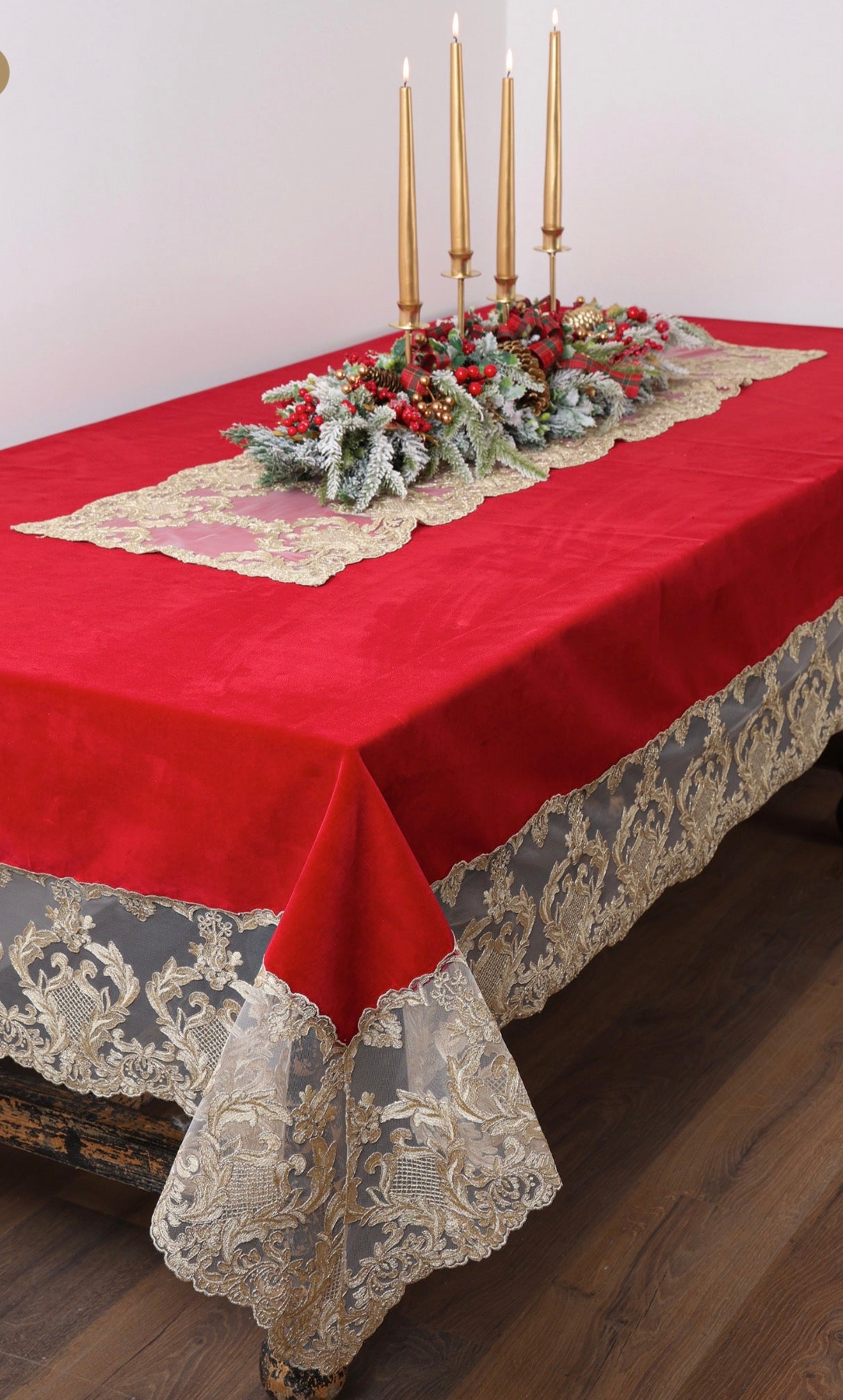Tovaglia in velluto rosso e pizzo oro