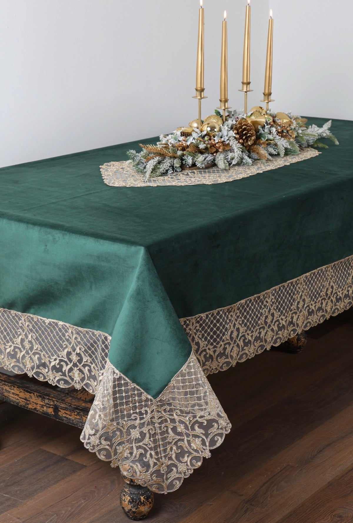 Tovaglia in velluto verde e pizzo