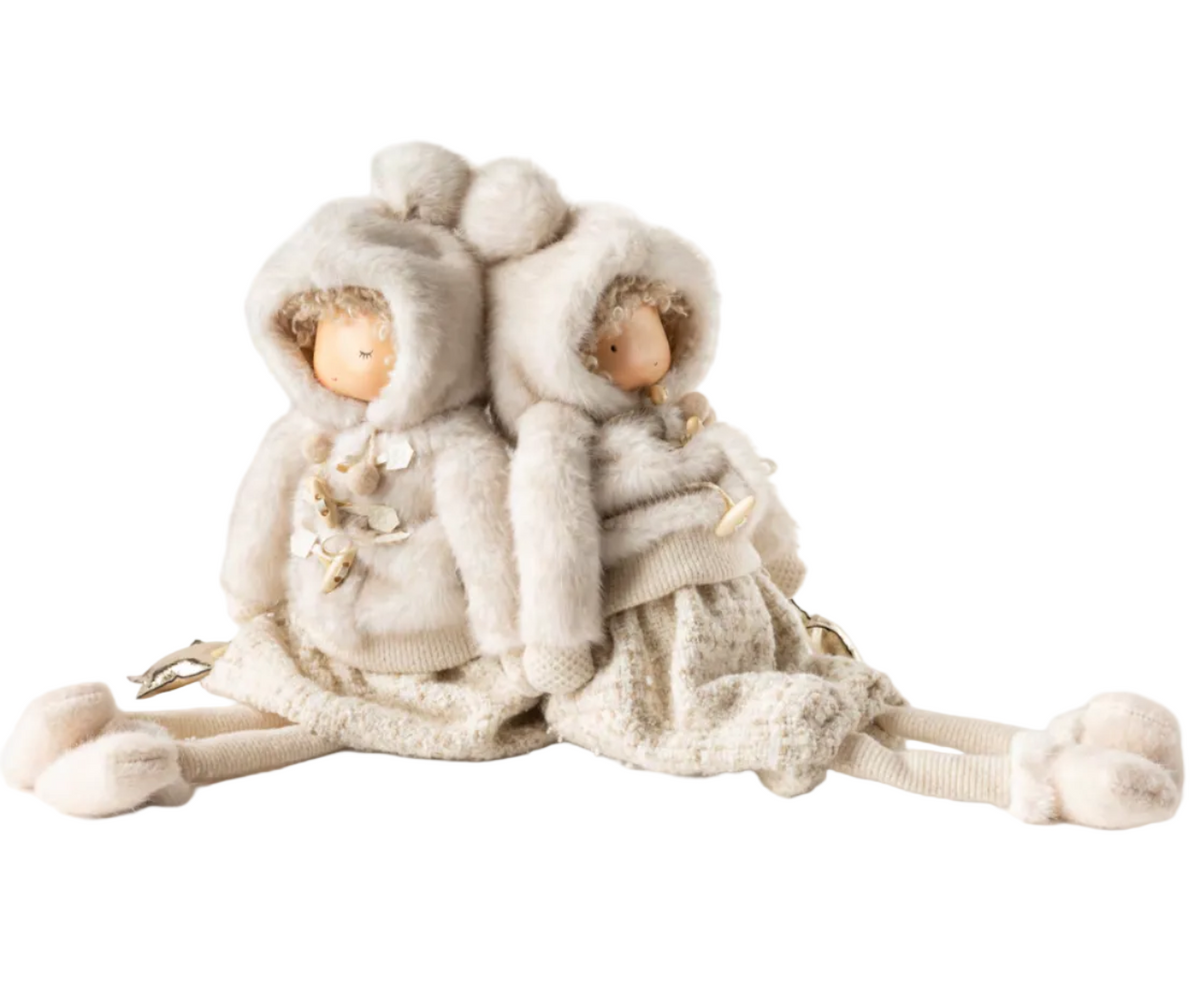 Bambina elegante pelliccia seduta 60 cm