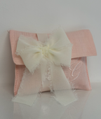 Pochette in lino con iniziale ricamata