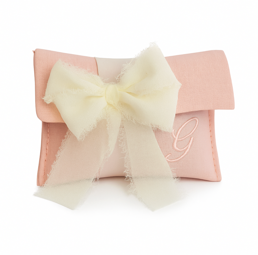 Pochette in lino con iniziale ricamata