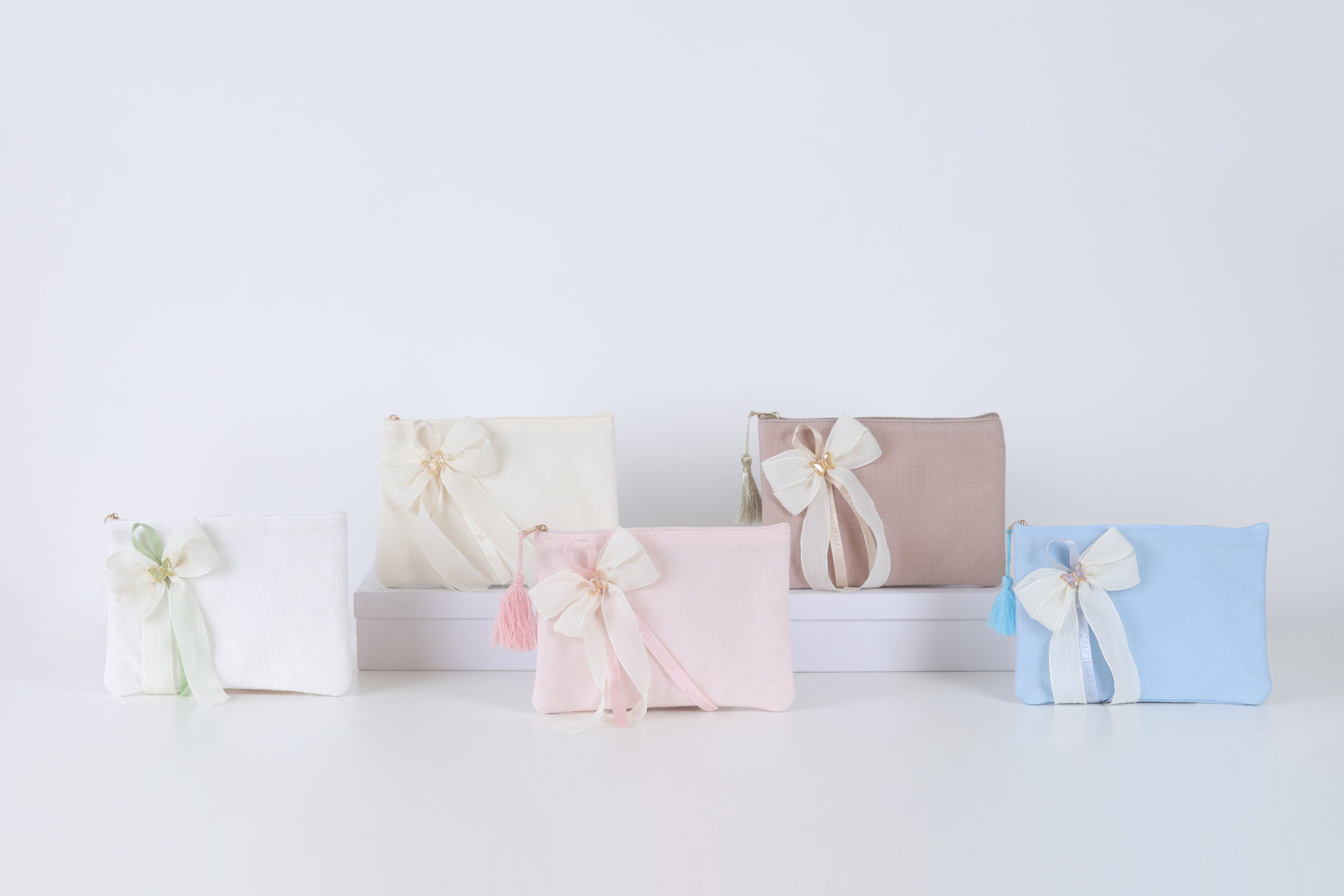 Pochette con applicazione farfalla